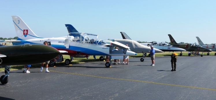 EAAOshKosh2012/oshkosh20.jpg